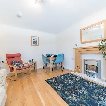 Riverside View Apartment *