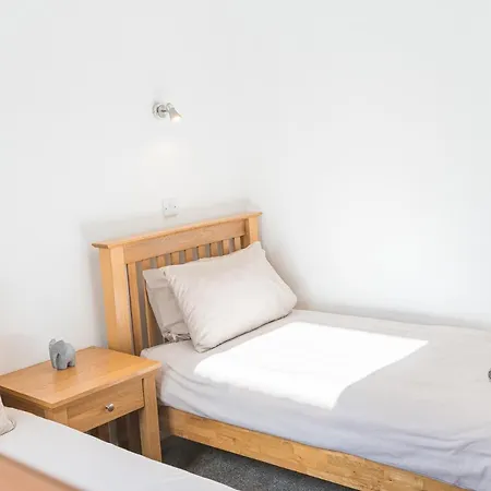 Riverside View Apartment *